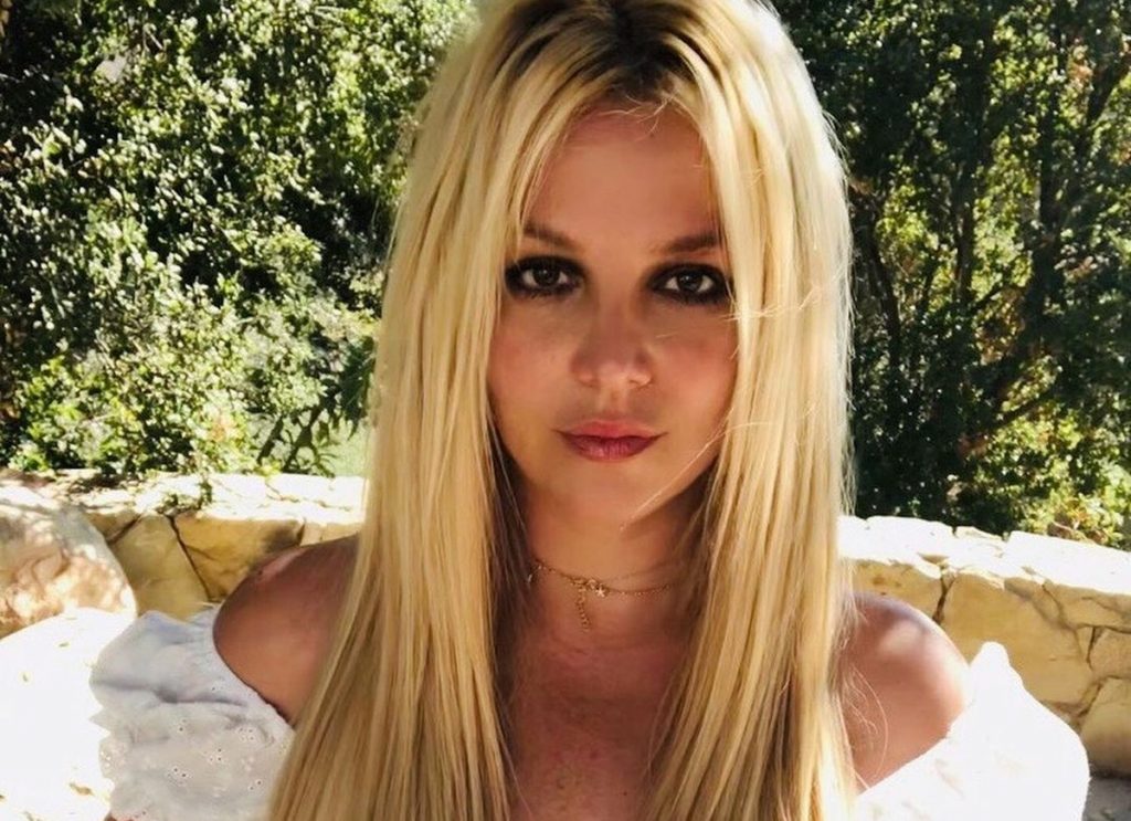 Ex-empresária de Britney Spears nega acusações de controlar sua medicação e grampear seu quarto