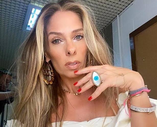 Adriane Galisteu pede desculpa após usar termo racista nas redes sociais