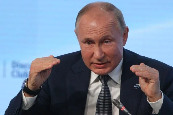 Putin sobe o tom de ameaça e diz que guerra na Ucrânia “mal começou”