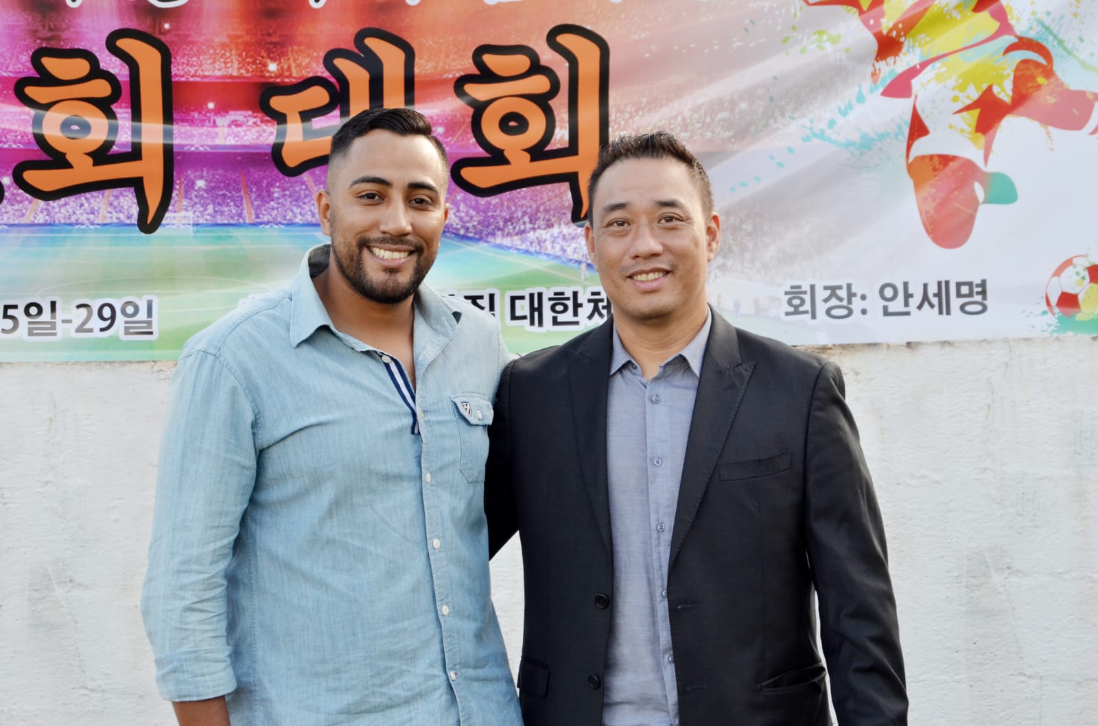 Diego Medeiros firma parceria com o presidente da Associação de Futebol dos Coreanos