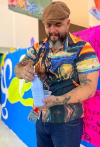 Mestre Ailton Santana transforma memórias, sentimentos e raízes nordestinas em obras de arte