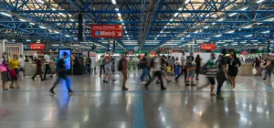 CPTM enfrenta greve, afetando mais de um milhão de usuários do transporte público