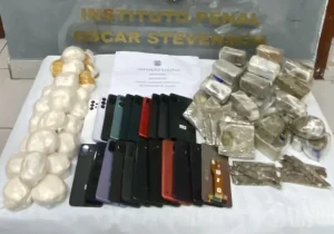Drone em presídio feminino no Rio leva à apreensão de 20 celulares e mais de 6 kg de drogas