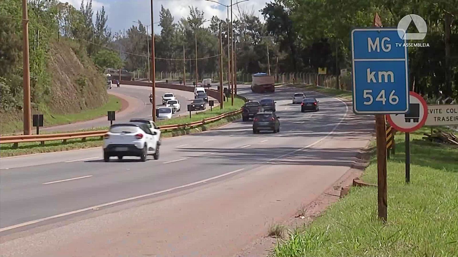 Motoristas a toda velocidade: BR-040 registra 450 mil infrações, com um caso extremo de 192 km/h em Nova Lima